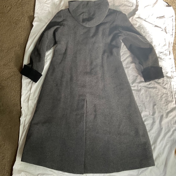 Hooded Long Wool Winter Coat with Velvet Lined Hood and Cuffs (size 12/large) - Picture 3 of 11